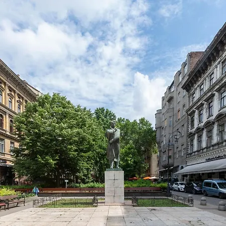 Luxurious In Liszt Ferenc Square Daire Budapeşte