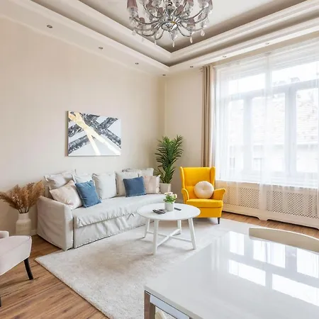 Luxurious In Liszt Ferenc Square Daire