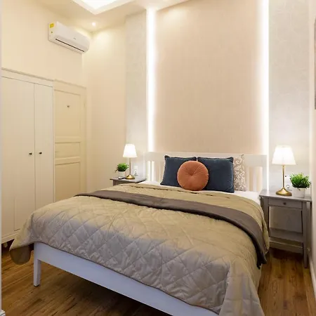 Luxurious In Liszt Ferenc Square Daire