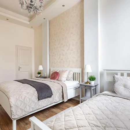 Luxurious In Liszt Ferenc Square Daire *