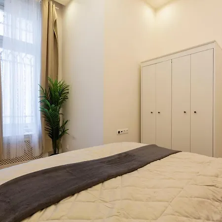 Luxurious In Liszt Ferenc Square Daire *