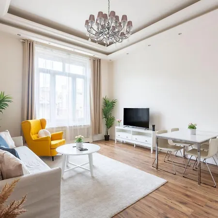Luxurious In Liszt Ferenc Square * Budapeşte